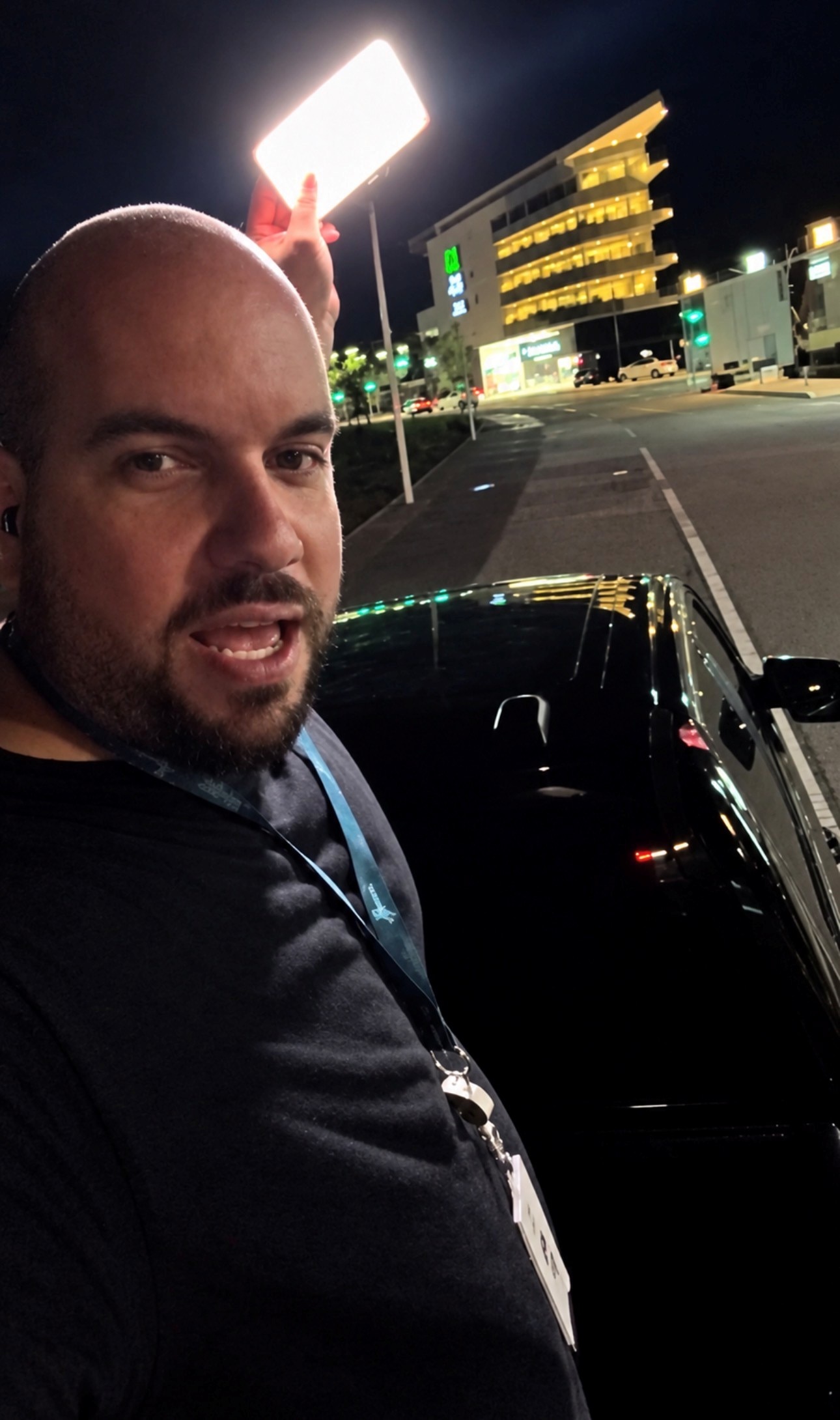 O jornalista Marcello Oliveira com a Ford F-150 na cobertura das enchentes no Rio Grande do Sul em 2024